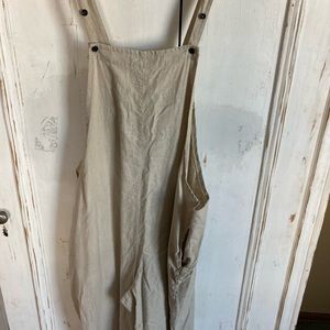 Linen wide leg overalls with pockets.
